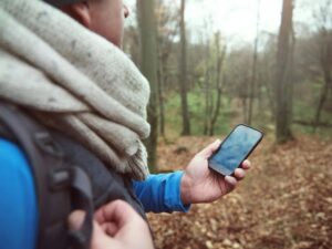 Backpackers often travel with limited daily budgets.
These AI apps prevent overspending:
13. TravelSpend AI (Daily Travel Expense Tracker)
AI detects:
overpriced restaurants
scams
cheaper meal alternatives
best value hostels
Perfect for budget travelers.
14. Wallet AI (Smart Financial Assistant)
Predicts your spending trend based on country pricing.
Warns before you exceed your limit.
15. Trail Wallet AI (Backpacker-Focused Budgeting)
Created by travelers, now improved with AI:
multi-currency support
“daily backpacker budget mode”
offline spending logs
Real-World Scenarios: How Solo Backpackers Use AI On the Road